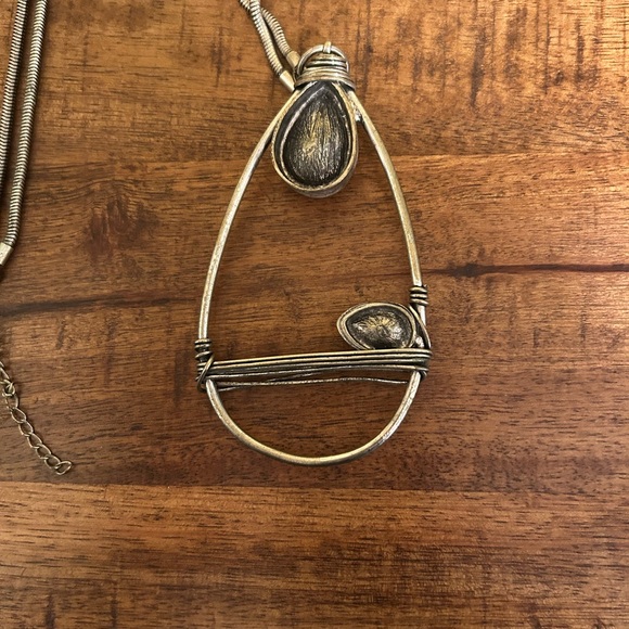 Silver tone tear drop necklace - Picture 3 of 4